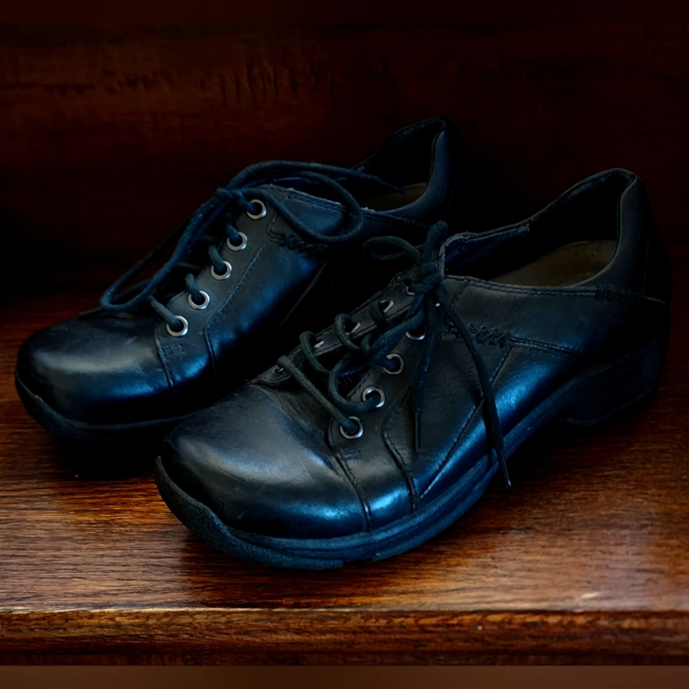 Dansko Womens Comfort Shoes | Size 38 (US 7.5-8)